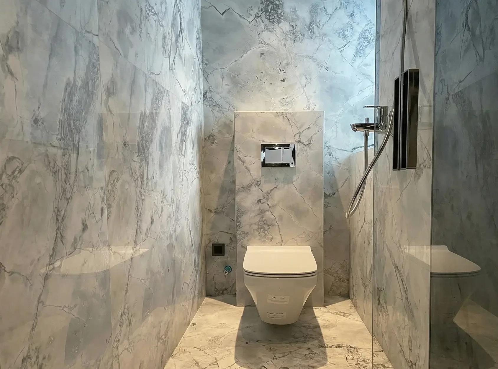 Санузел из мрамора Invisible Blue — стены и пол под ключ — Фото 2